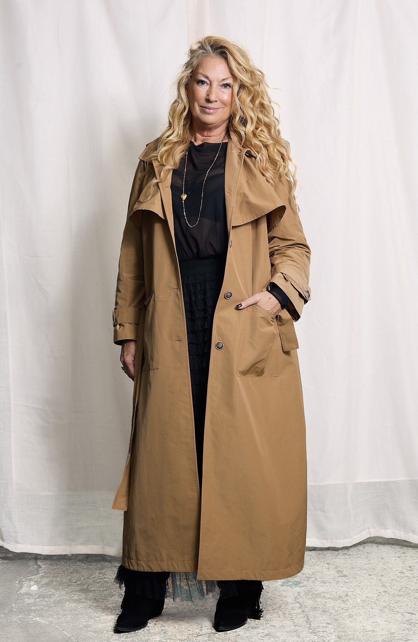 TRENCH COAT