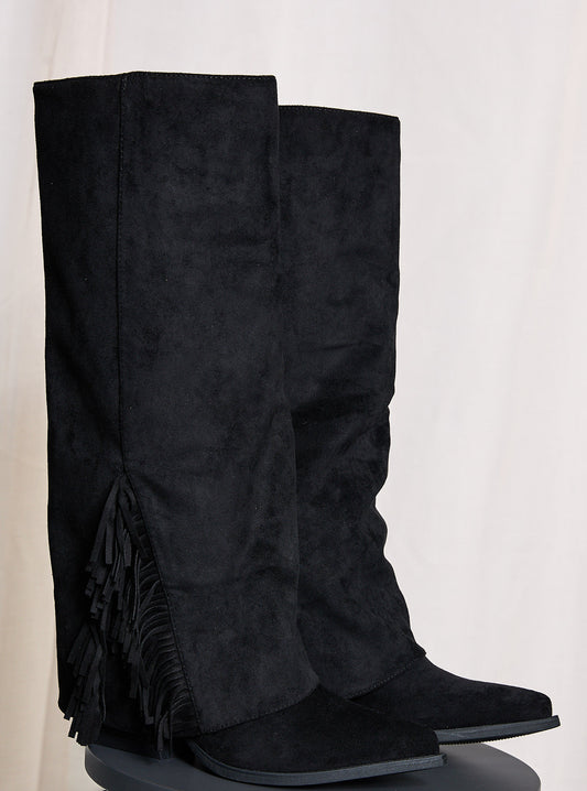 Svarta stövlar med fransar